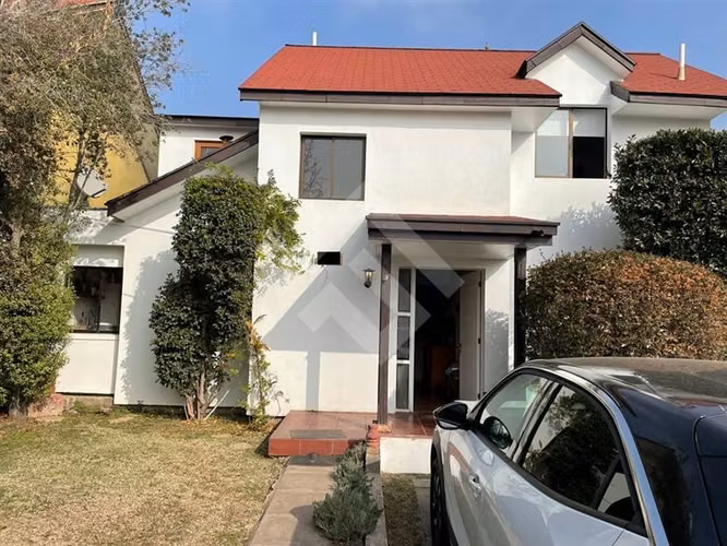 Casa en venta de 3 dorm. en La Florida