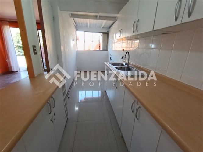 Casa en venta de 3 dorm. en La Florida