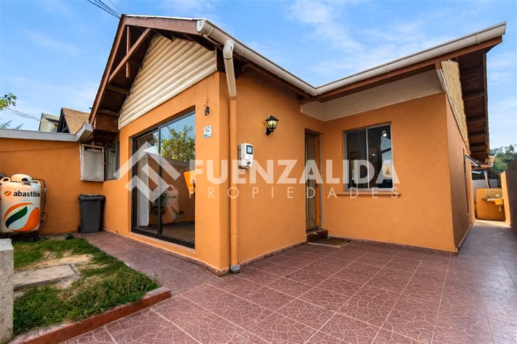 Casa en venta de 3 dorm. en La Florida