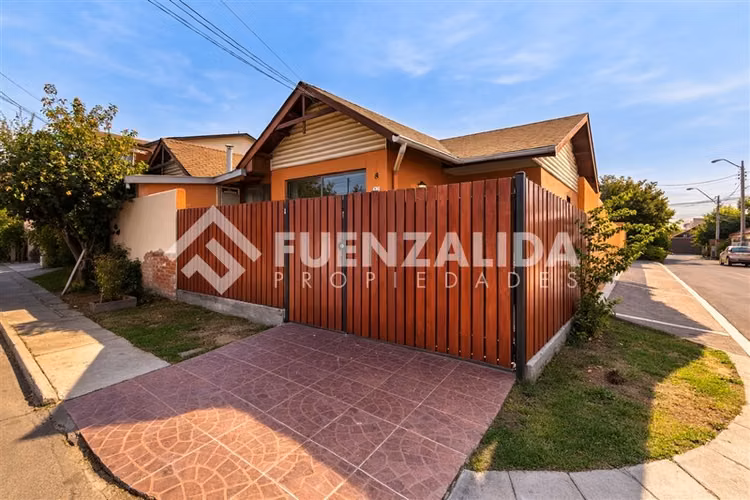 Casa en venta de 3 dorm. en La Florida