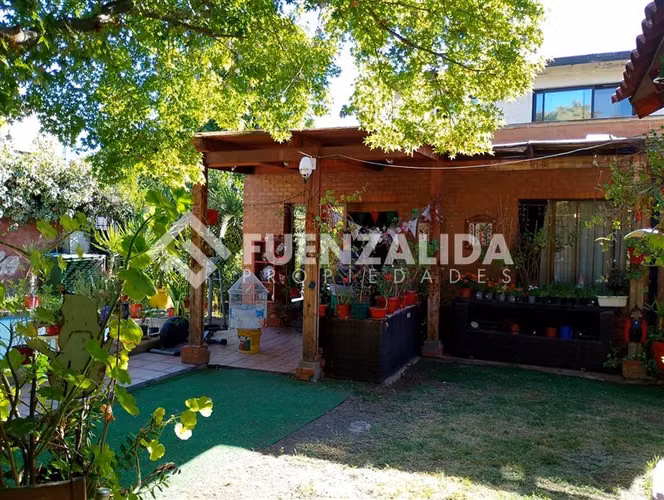 Casa en venta de 5 dorm. en La Reina