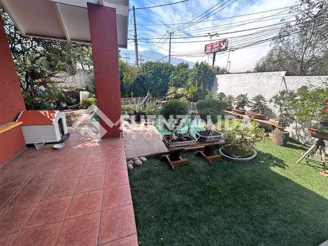 Casa en venta de 4 dorm. en Peñalolén