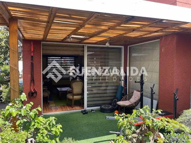 Casa en venta de 4 dorm. en Peñalolén