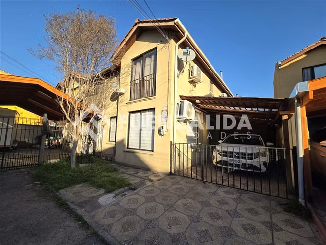 Casa en venta de 3 dorm en condominio en Macul