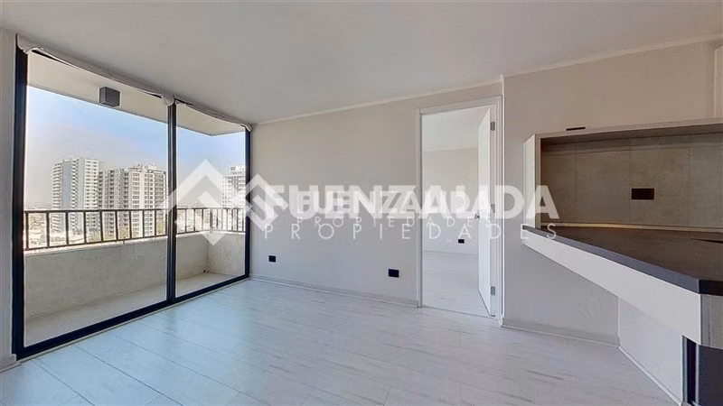 Departamento en venta con estacionamiento en Av Lo Ovalle