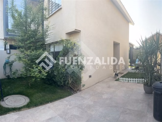Casa en venta de 3 dorm. en Colina