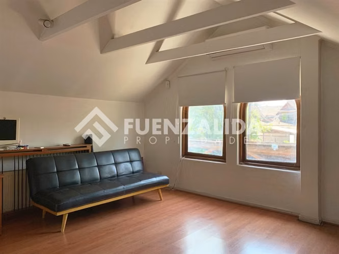Casa en venta de 4 dorm. y gran terreno en Las Condes