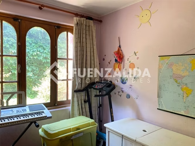 Casa en venta de 4 dorm. y gran terreno en Las Condes