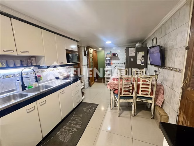 Casa en venta de 4 Dorm + Serv. 300 M2. en Las Condes