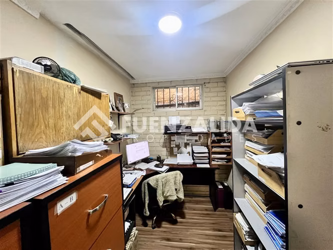 Casa en venta de 4 Dorm + Serv. 300 M2. en Las Condes