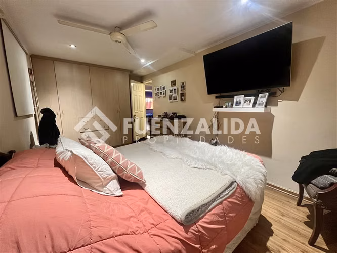 Casa en venta de 4 Dorm + Serv. 300 M2. en Las Condes
