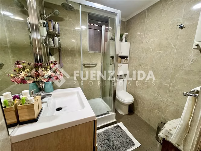 Casa en venta de 4 Dorm + Serv. 300 M2. en Las Condes