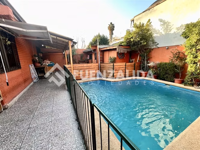 Casa en venta de 4 Dorm + Serv. 300 M2. en Las Condes