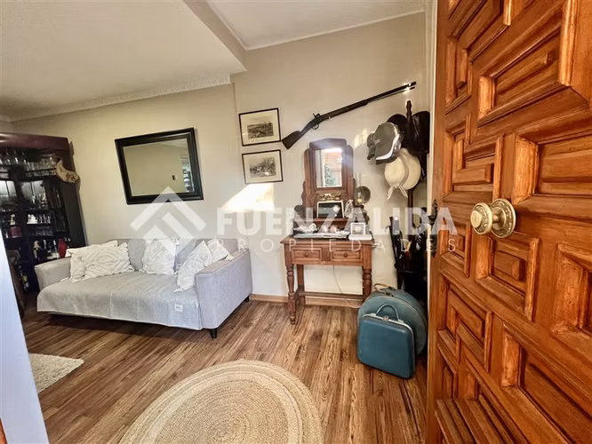 Casa en venta de 4 Dorm + Serv. 300 M2. en Las Condes