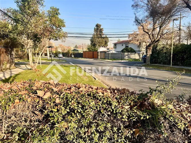 Casa en venta de 4 Dorm + Serv. 300 M2. en Las Condes