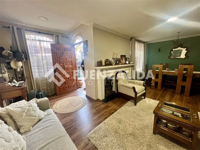 Casa en venta de 4 Dorm + Serv. 300 M2. en Las Condes