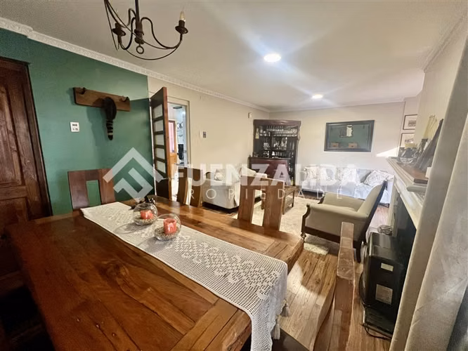 Casa en venta de 4 Dorm + Serv. 300 M2. en Las Condes