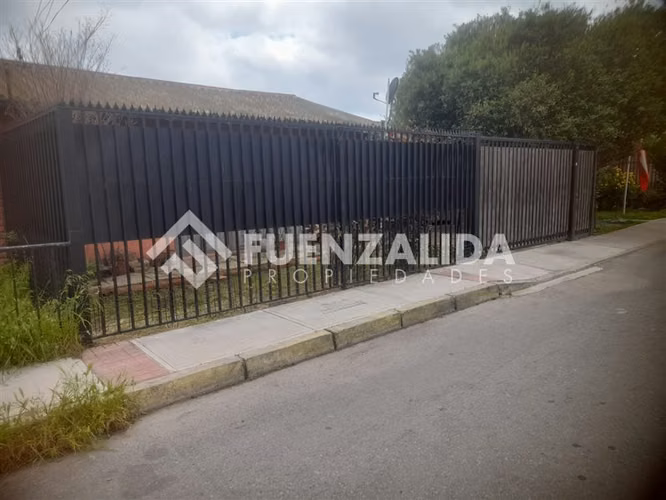 Casa en venta de 3 Dorm + Garaje. en Talagante