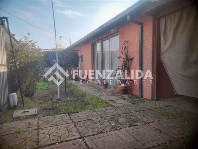 Casa en venta de 3 Dorm + Garaje. en Talagante