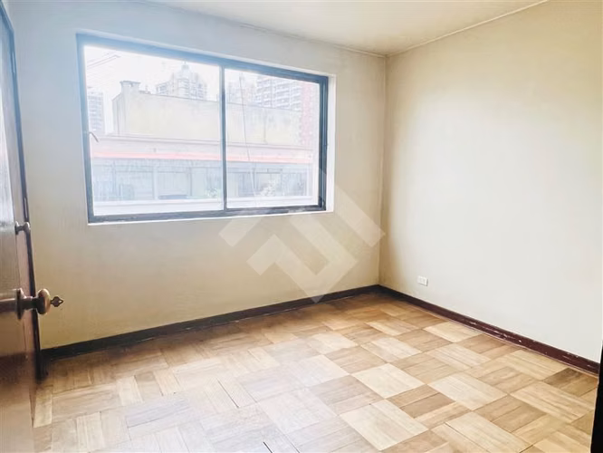 Departamento en venta de 2 dorm + pieza de serv. en Santiago