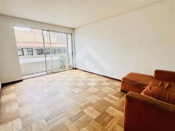 Departamento en venta de 2 dorm + pieza de serv. en Santiago