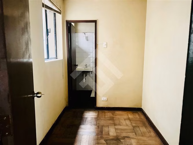 Departamento en venta de 2 dorm + pieza de serv. en Santiago