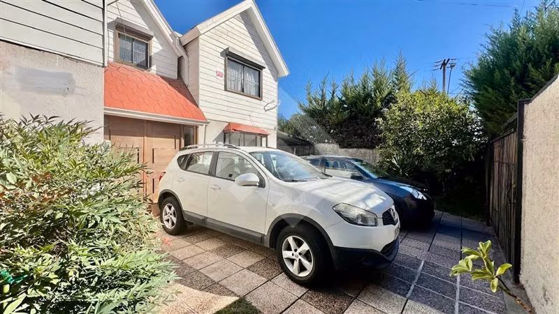 Casa en venta de 4 dorm 4baños 4 estacionam. en La Florida