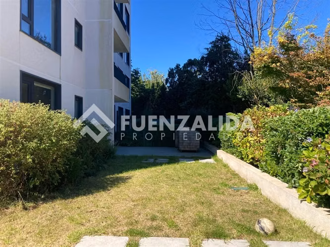 Departamento en arriendo de 2D2B con amplio patio