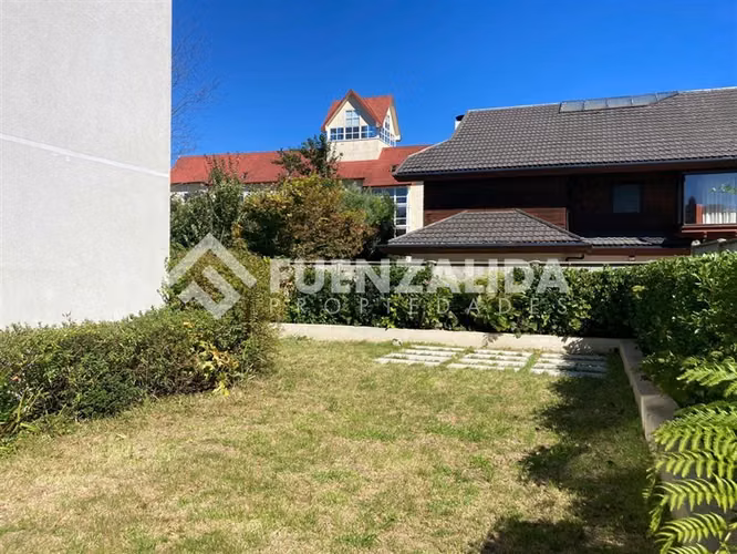 Departamento en arriendo de 2D2B con amplio patio
