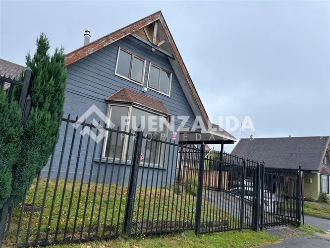 Casa con extensión para emprendimiento en Avenida Austral