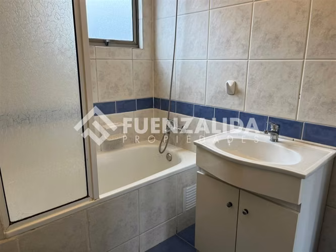Casa con extensión para emprendimiento en Avenida Austral
