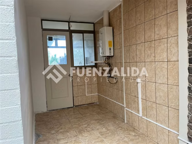 Casa con extensión para emprendimiento en Avenida Austral