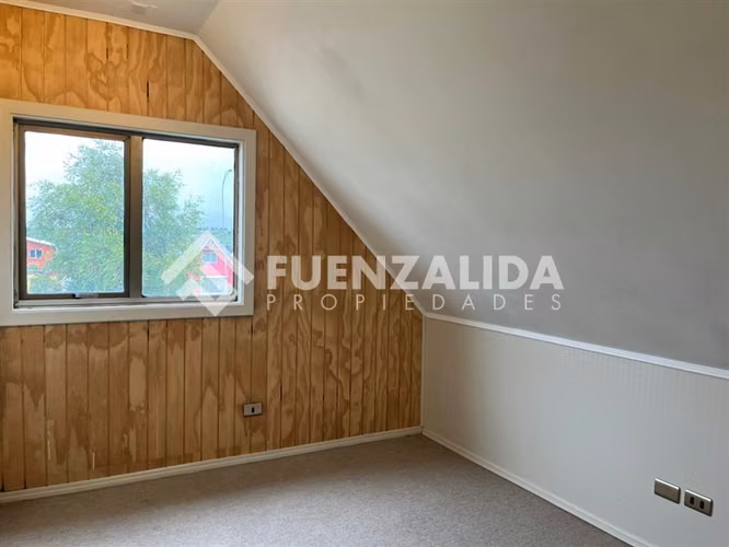 Casa con extensión para emprendimiento en Avenida Austral