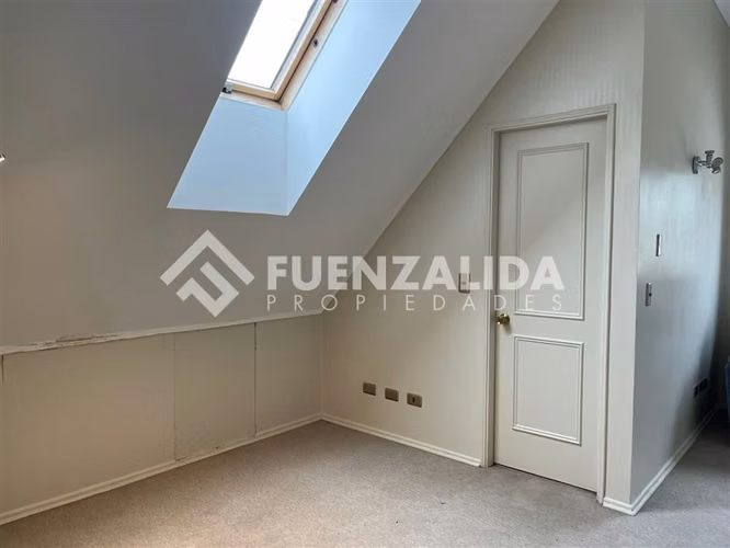 Casa con extensión para emprendimiento en Avenida Austral