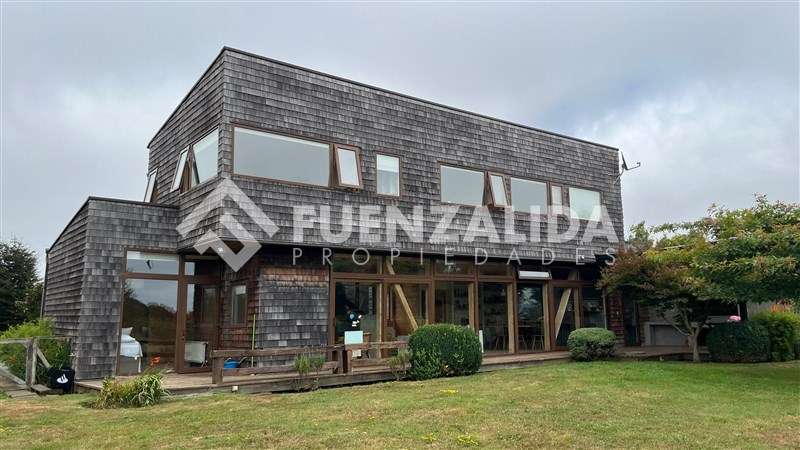Vendemos Amplia Casa Condominio Las Bahías de Puerto Varas