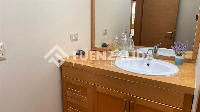 Vendemos Amplia Casa Condominio Las Bahías de Puerto Varas