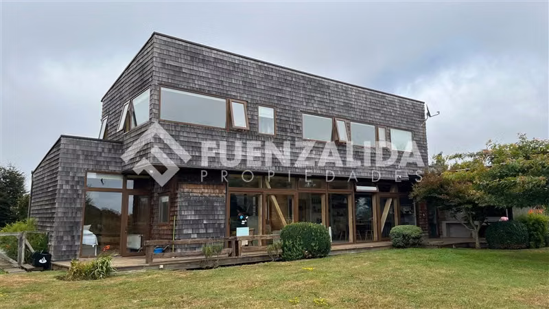 Vendemos Amplia Casa Condominio Las Bahías de Puerto Varas