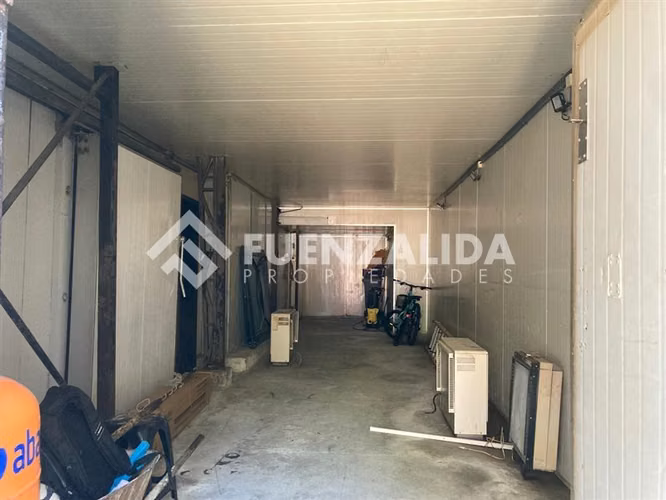 Local Comercial en arriendo con 2 cámaras frigoríficas