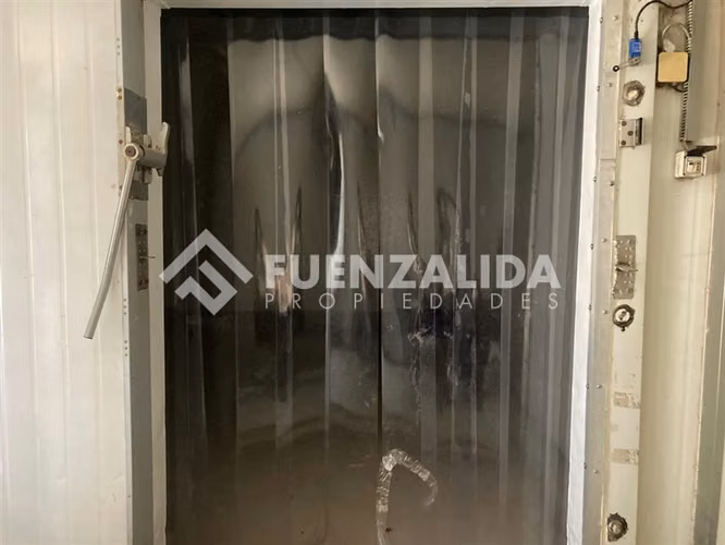 Local Comercial en arriendo con 2 cámaras frigoríficas