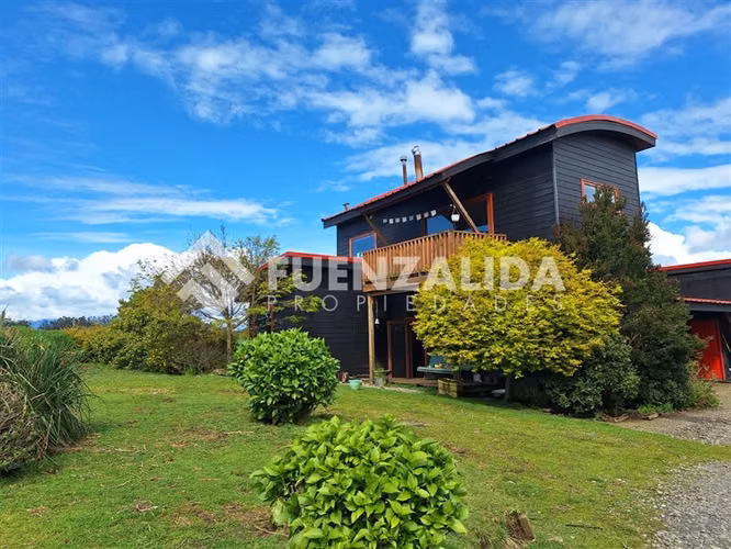 Vendemos casa en parcela de 3D4B en loteo camino a Ensenada