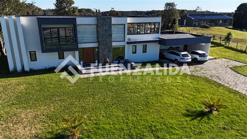 Casa en venta de 4D3B en condominio Las tranqueras