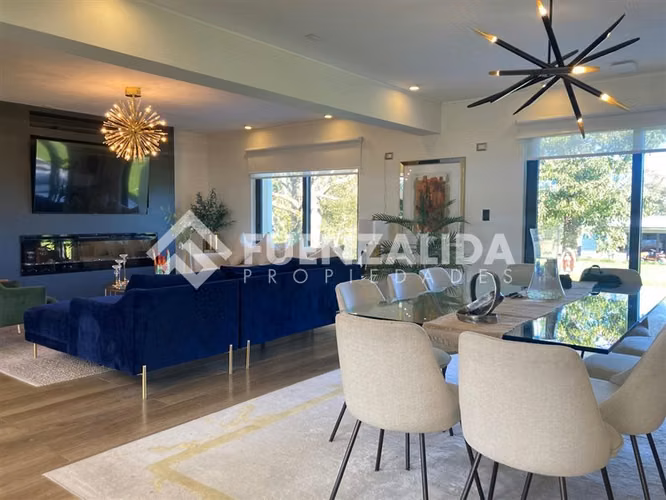 Casa en venta de 4D3B en condominio Las tranqueras