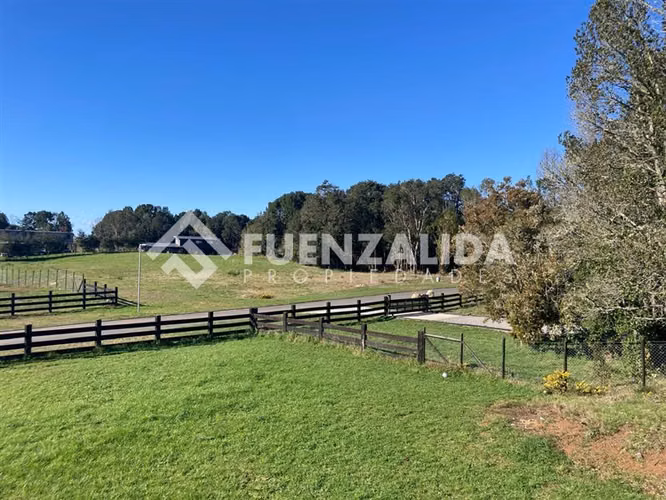 Casa en venta de 4D3B en condominio Las tranqueras
