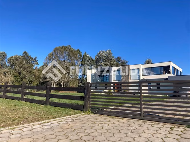 Casa en venta de 4D3B en condominio Las tranqueras