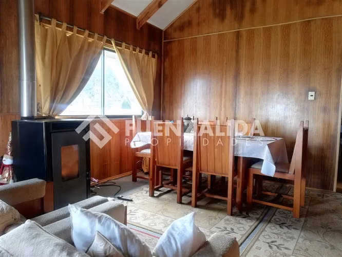 Parcela 5000 mts2 con 2 casas y 5 cabañas en Piedra Azul