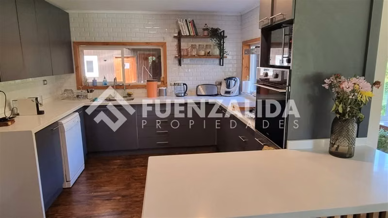 Casa de campo remodelada de 4D4B con jardin en Frutillar