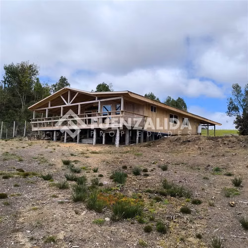 Casa en venta de 4 dorm. en Quellón