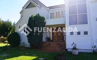 Casa en venta de 5D4B en Puerto Varas