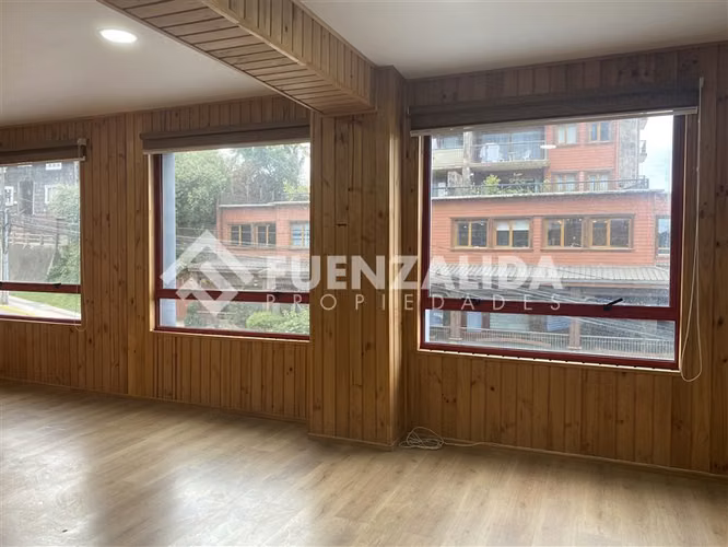 VENTA Oficina pleno centro Puerto Varas 2 estacionamientos