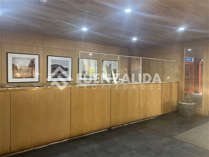 VENTA Oficina pleno centro Puerto Varas 2 estacionamientos